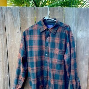 Mens Pendleton button up. Size large